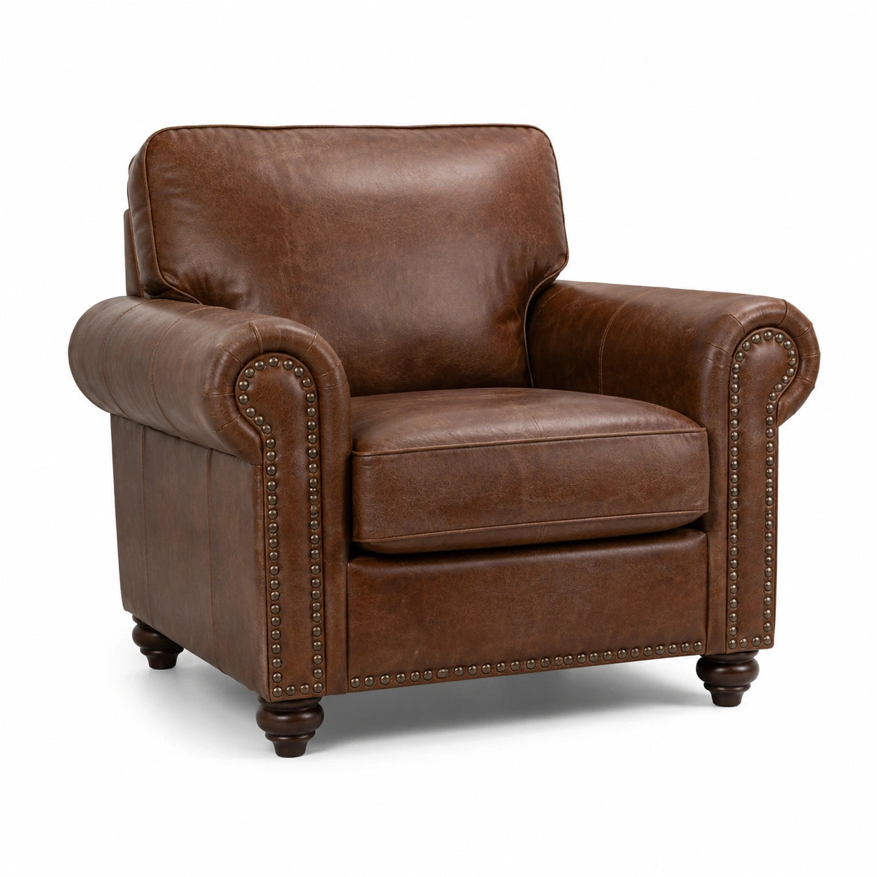 Fauteuil en cuir marron avec accoudoirs cloutés