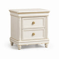 Table de chevet en bois blanc avec poignées dorées