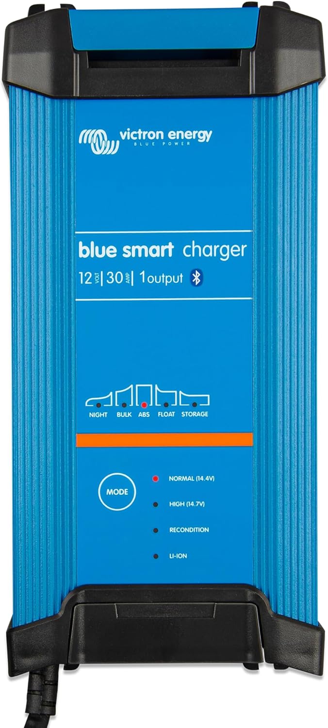 Victron Energy Blue Smart IP22 Chargeur de Batterie Sortie monophasée 12 Volts 30 amp 230 V – Bluetooth, CEE 7/7, Bleu/Noir