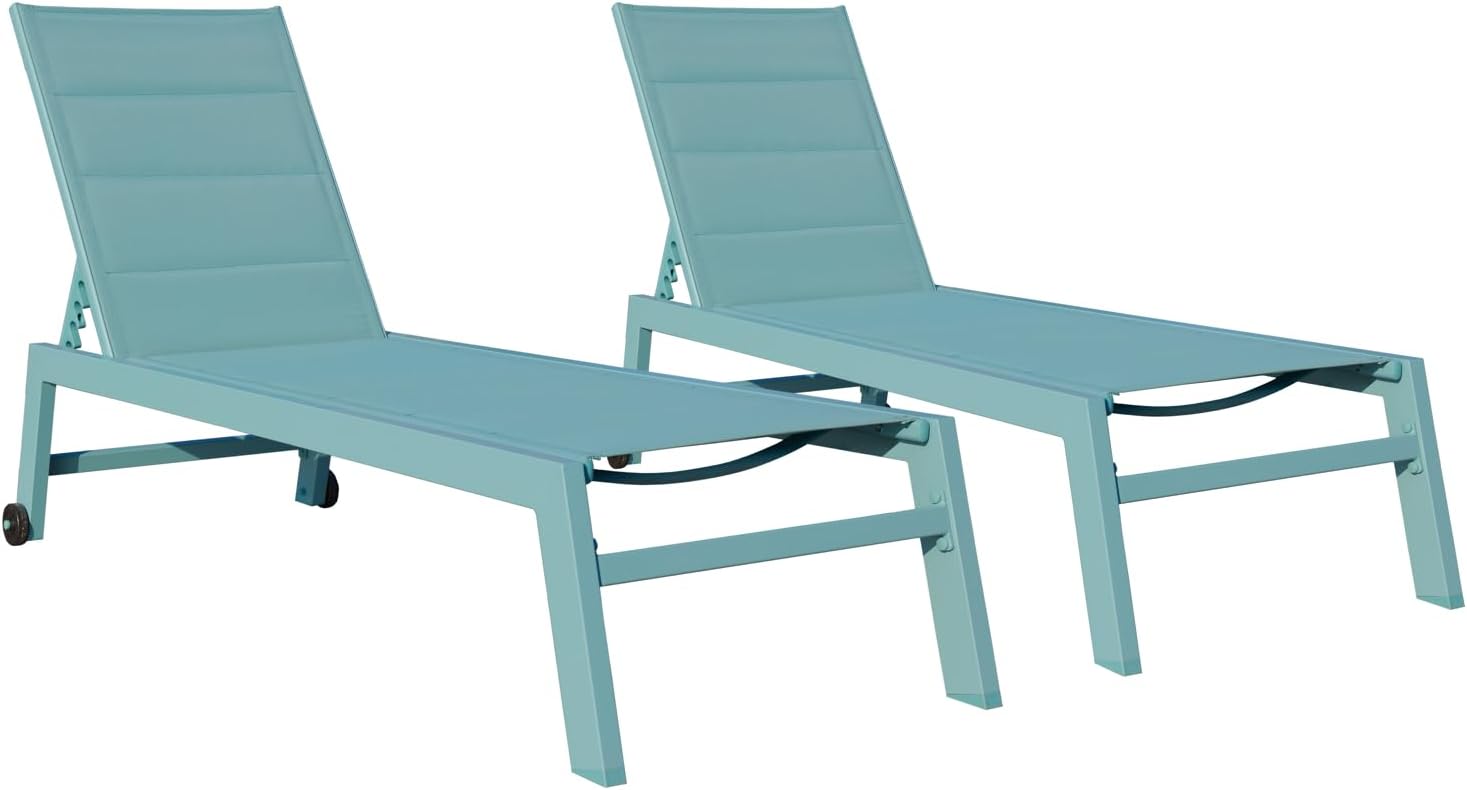 Déplacez votre transat à l'envi grâce aux 2 roulettes – Lot de 2 Bains de Soleil Barbados en textilène et Aluminium Bleu Clair. Transat d'extérieur